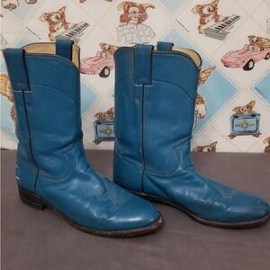 Justin’s blue western boots